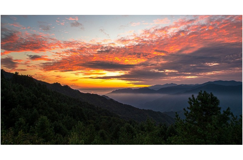 지리 정령치에서~