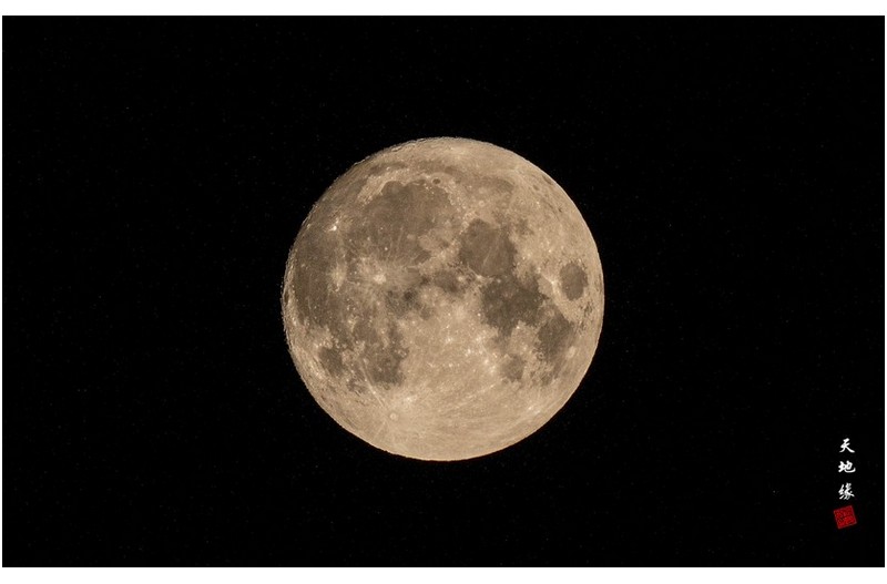 쟁반같이둥근달