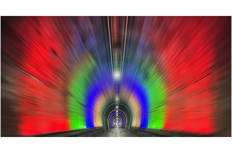 빛으로 빠져봅니다.