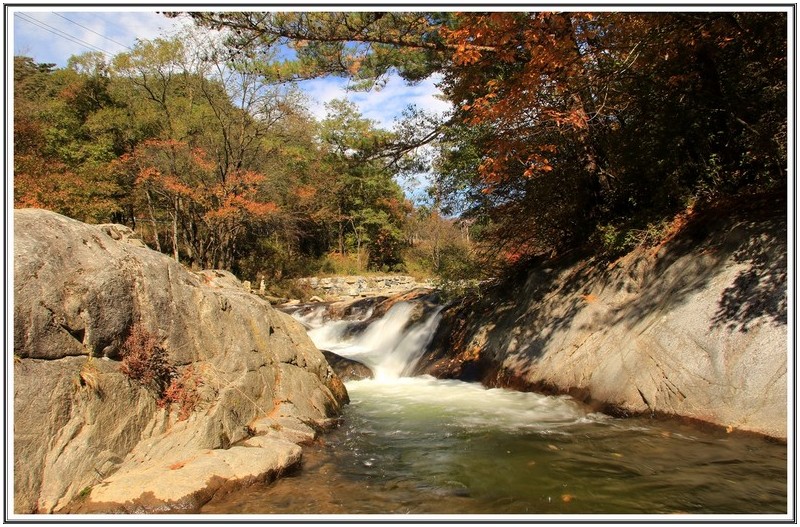 붉게 물든 산하