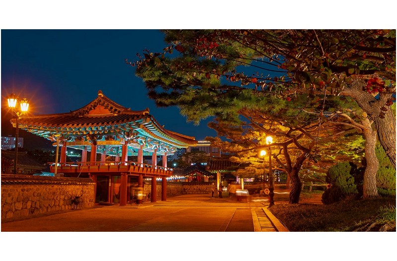 수로 왕릉의 야경 ------