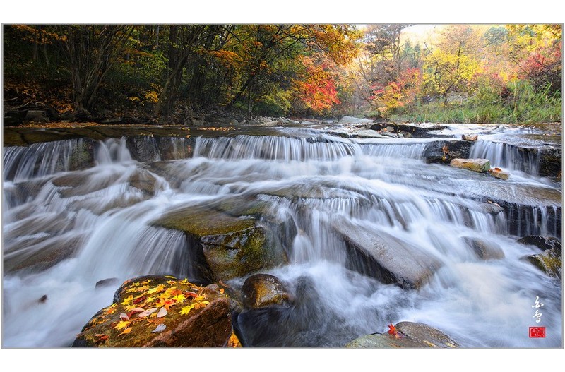 가을은 폭포와 함께