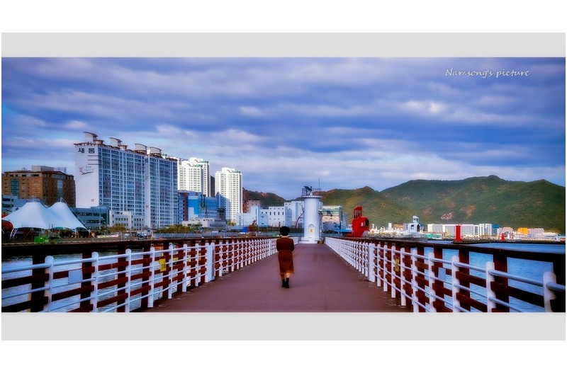 바닷가의 산책길에  ---