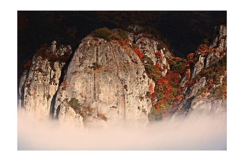 암봉에 빛이 들때