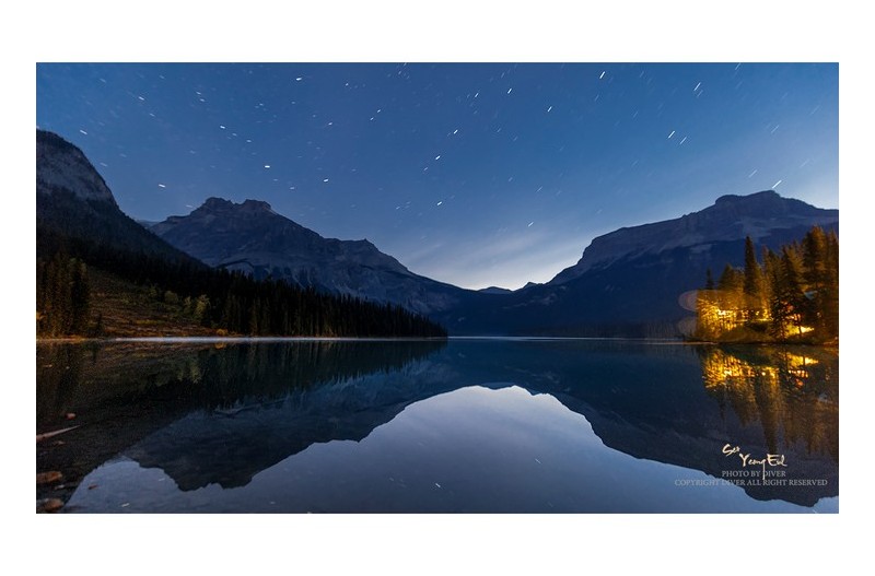 조용한 호수가의 새벽