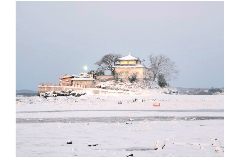 눈덥인 - 간월암