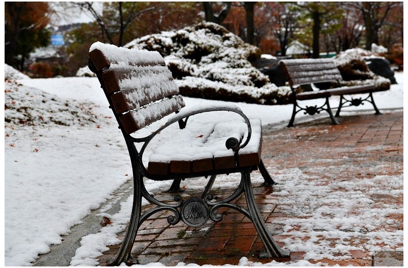 첫 눈 내린 남강변