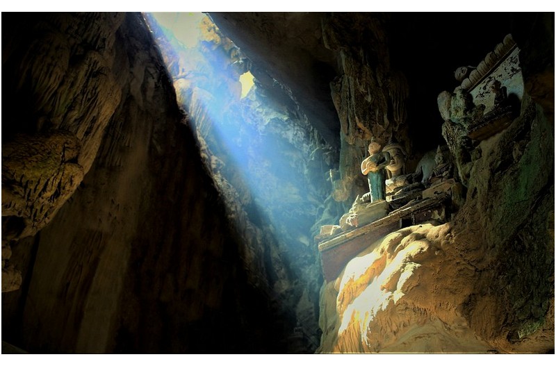 태국 어느동굴에서