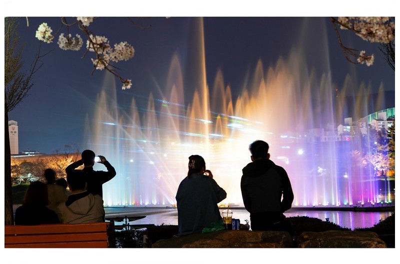 연지공원 봄 야경 분수쇼