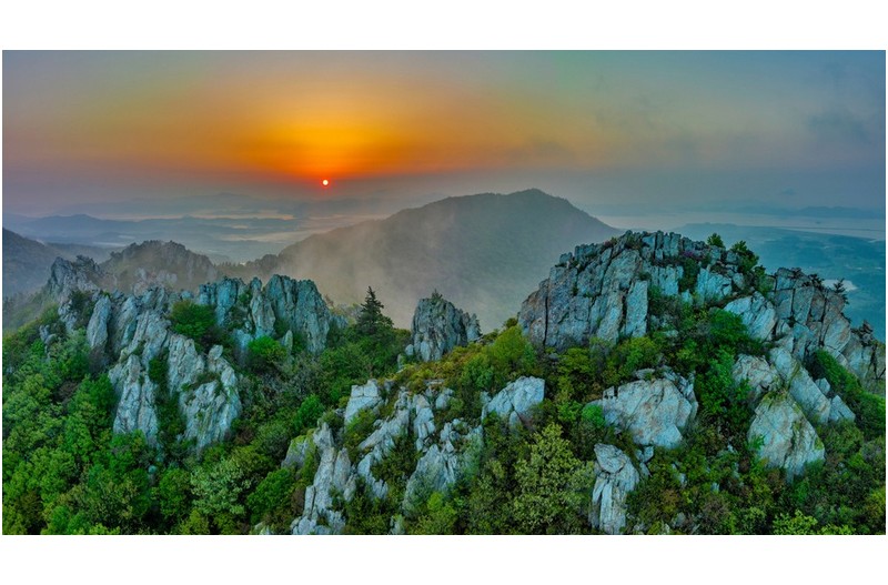 늦은 봄 주작산 입니다