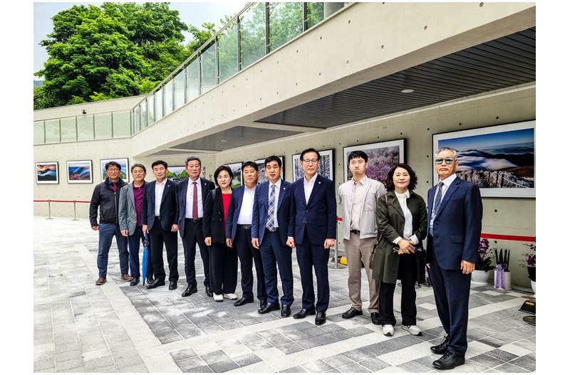 여명 : 김종관 사진 전시에 초대합니다.