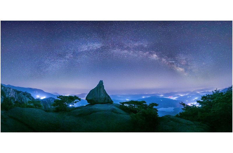 돛대 바위 은하수 파노라마