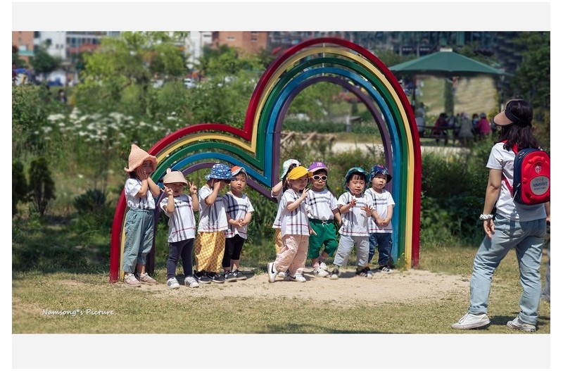 무척 더웠던 봄 소풍 ---