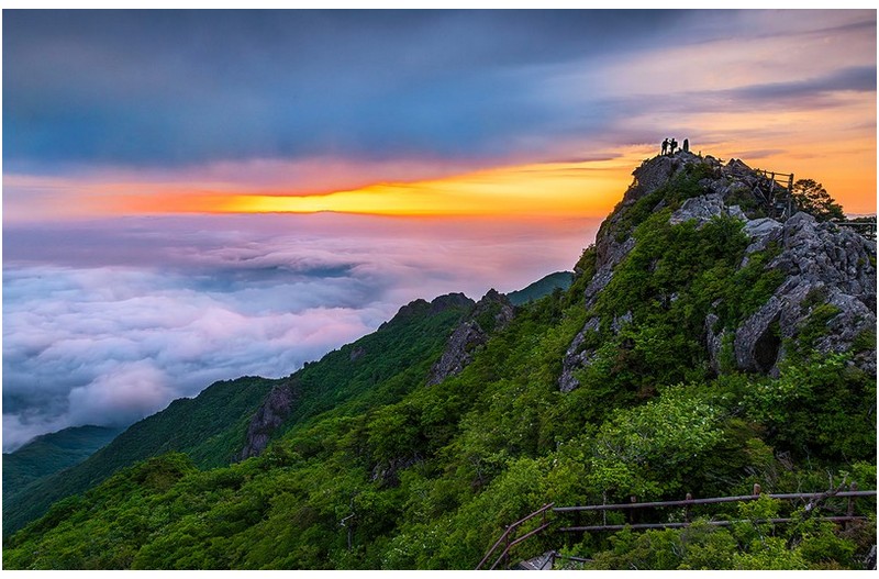 아침을 여는 산객들