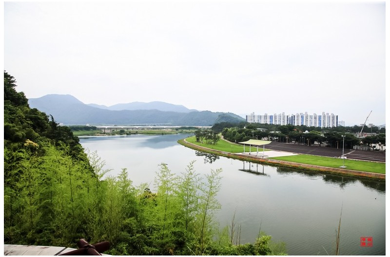 영남루에서 바라 본 밀양강