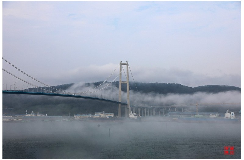 해무가 끼어 있는 울산대교