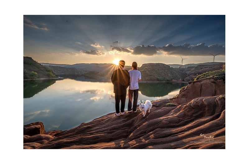 협곡 호수의 일몰