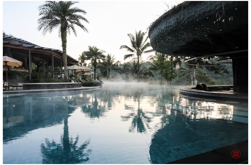 물안개 피는 풀장