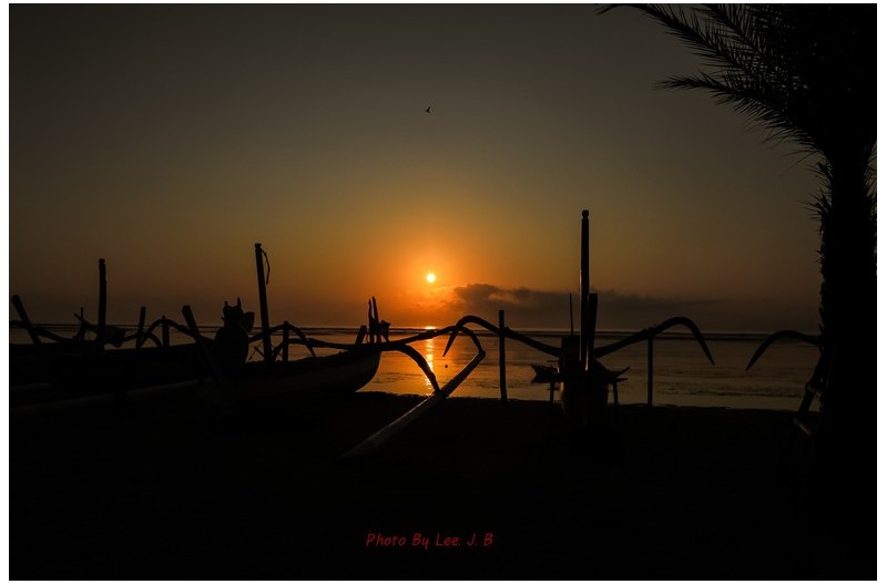 사누르 해변 일출