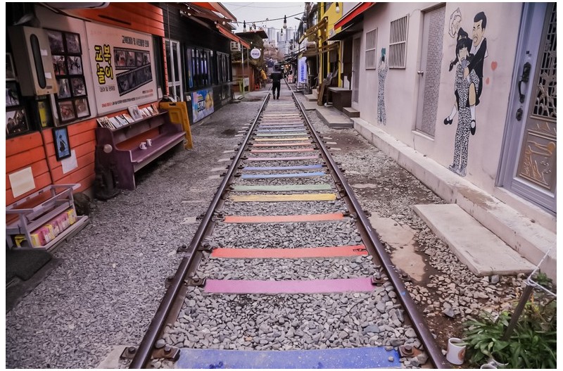 경암동 철길마을