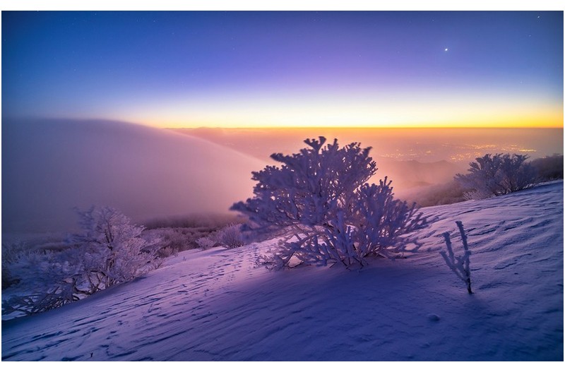 새벽안개가 흐르는 산정