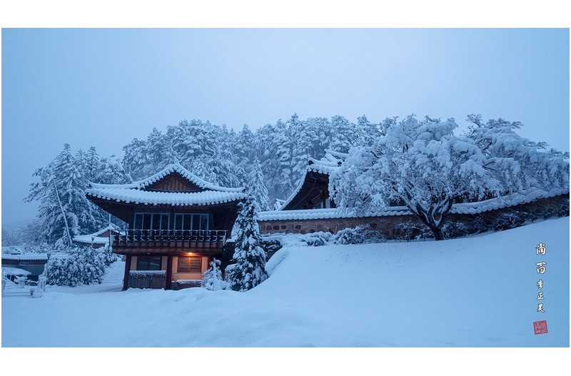 폭설내린 사찰의 새벽