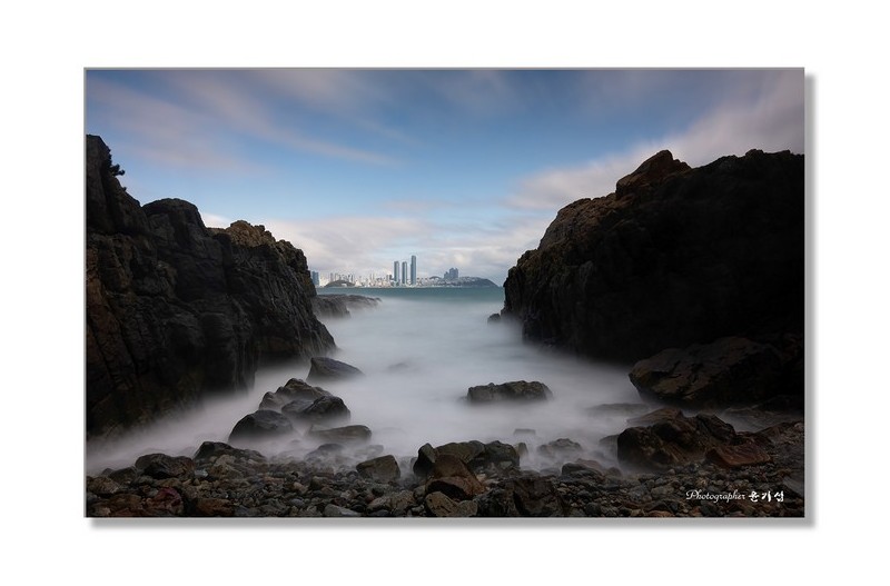 바다와 파도 그리고 갯바위