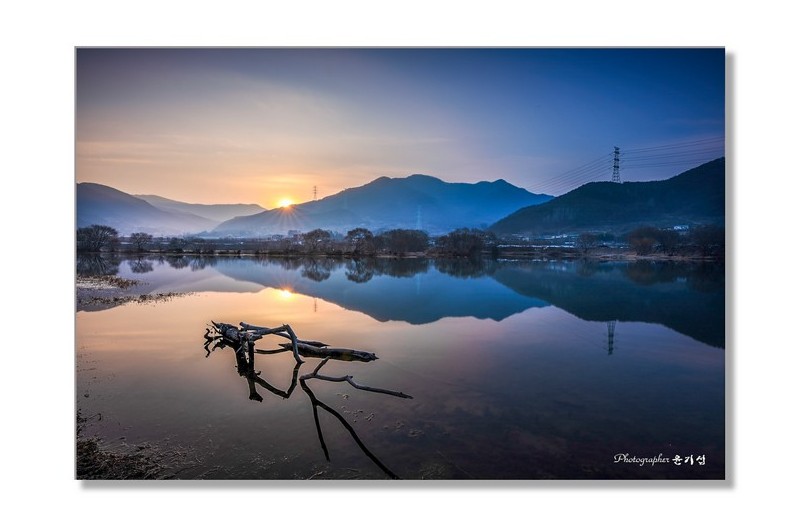 개울에 빠진 하늘