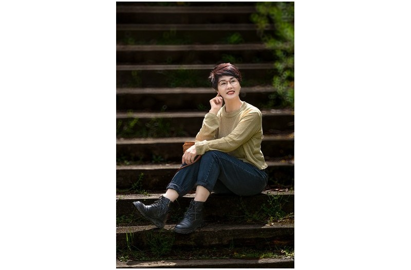 가로수 그늘 아래 서면