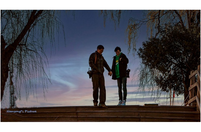 연인들의 미소 ------