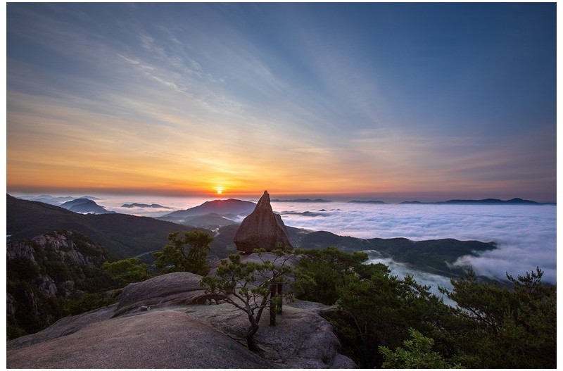 돛대 바위 일출