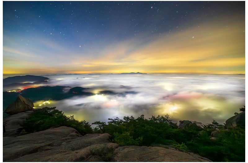 새벽에 보는 돛대 바위