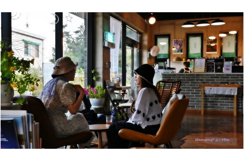 조용한 카페에서 -----