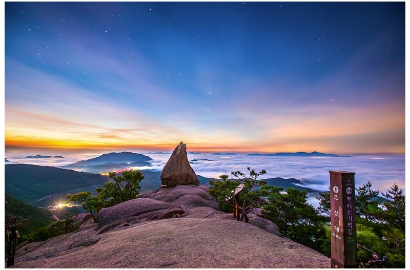 돛대 바위 여명과 일출