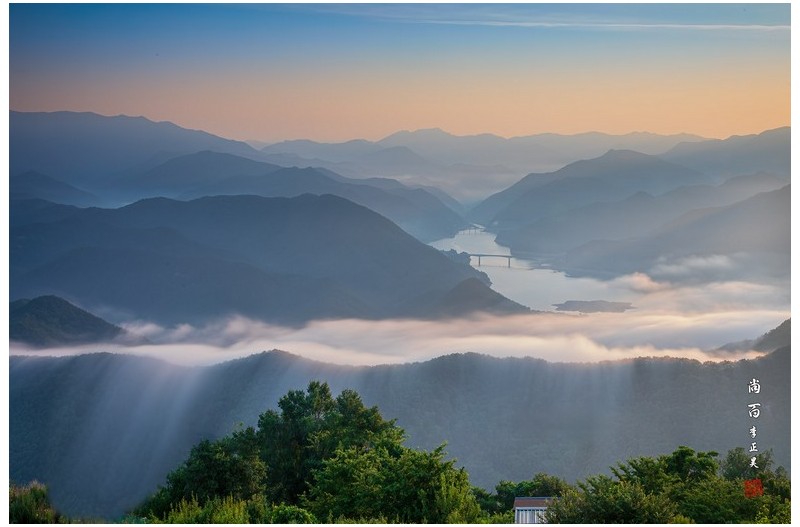 산 아름다운 폭포