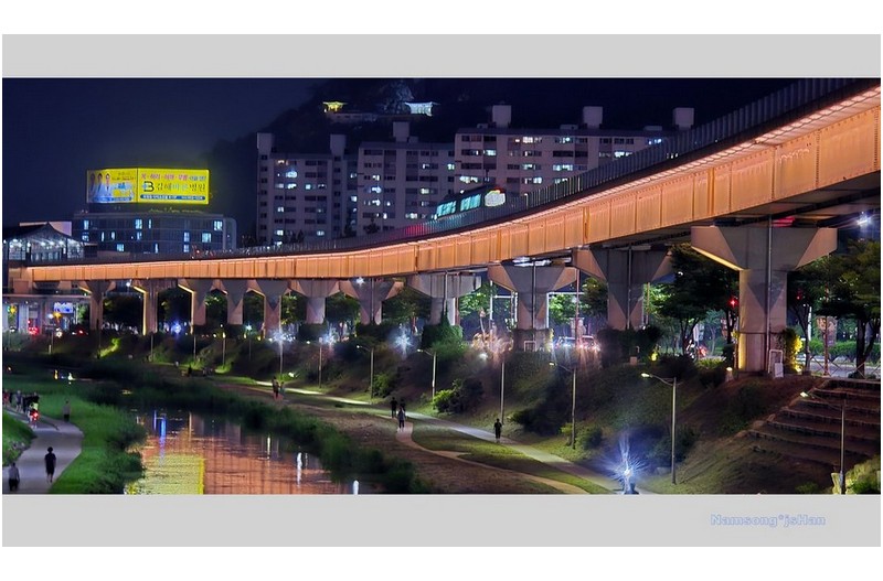 해반천의 밤 풍경 ----