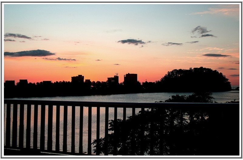 동서 에 아침 여명