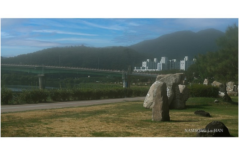 강가의 풍경 ----