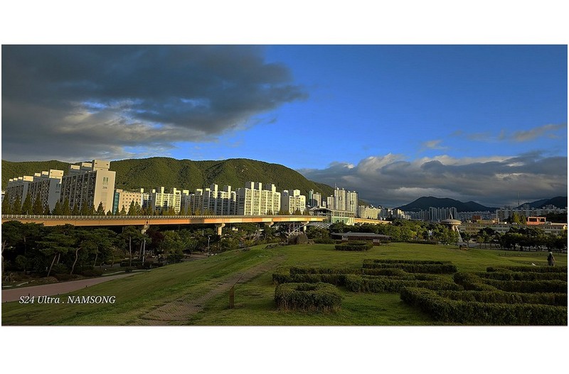 먼 종각이 보이는 풍경 ----