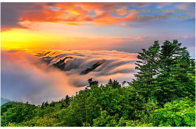 공룡능선을 타고 흐르는 운해