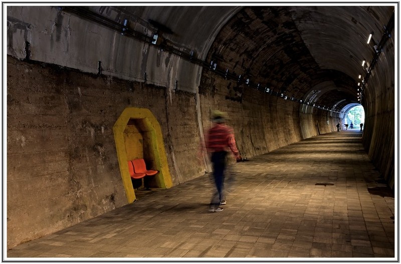 한이 서린 터널