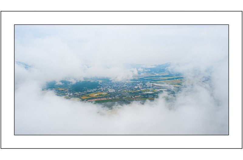 운해속의 구례읍...