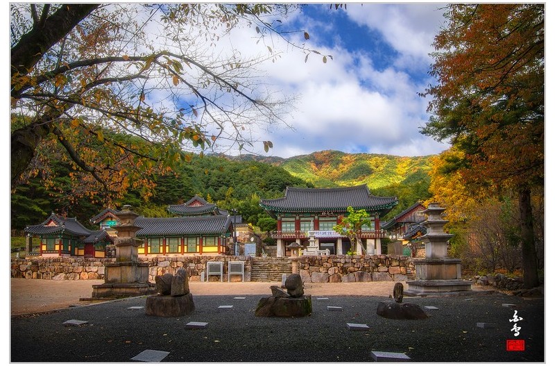 사찰에 내린 가을-1-