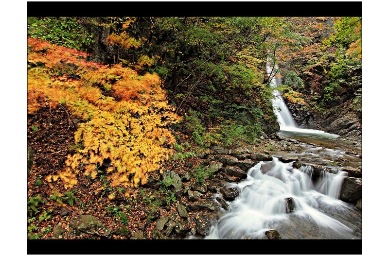 가을 폭포