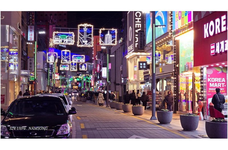 광복동 거리의 야경 -----