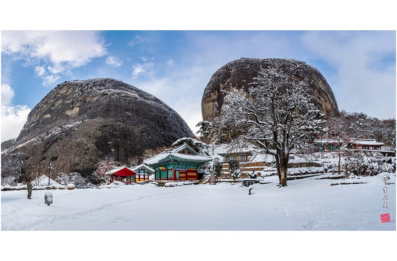 산사 눈 내린 날