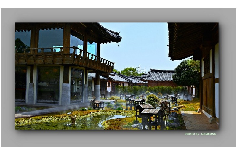 조용한 뜰안의 풍경 ---